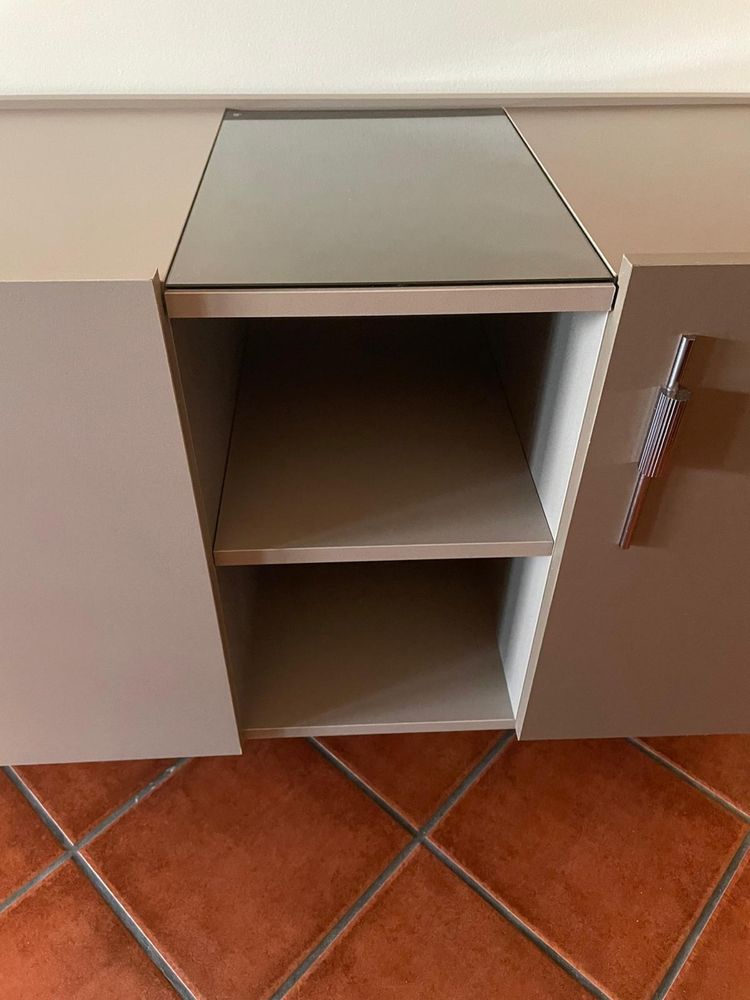 Mesa e Aparador  de Design Moderno