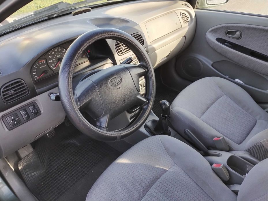 Kia Rio 2001 gasolina em muito bom estado!