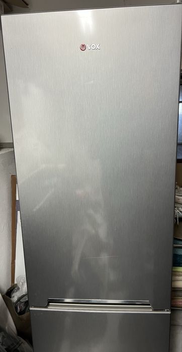 Frigorifico cinzento