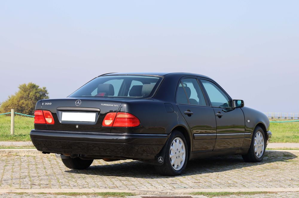 Mercedes E300 Turbo - Desde 90€ /mês