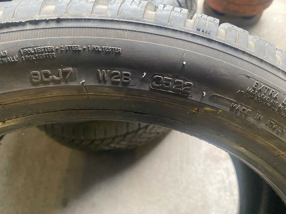 225/45R18 Bridgestone Dwie używane opony zimowe