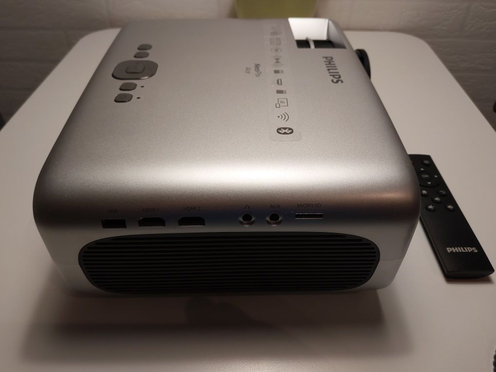 Projektor LED PHILIPS NeoPixAce647 Full HD 120"