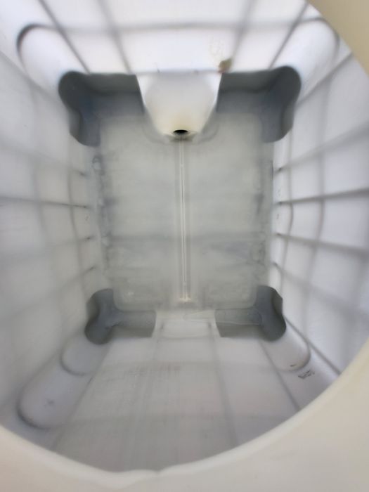 Pojemniki mauzer1000l czyste spożywka faktura