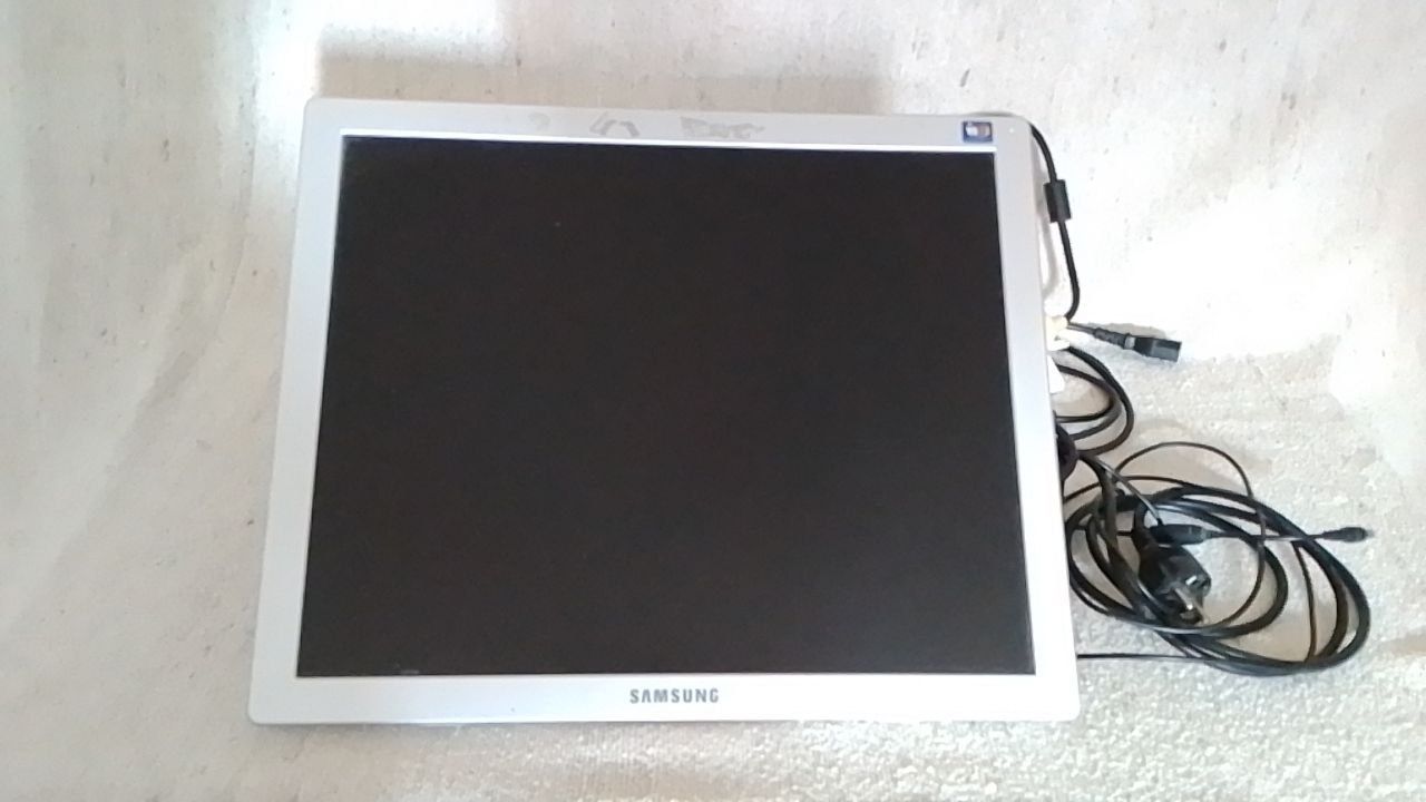 Монітор 19" Samsung 970P