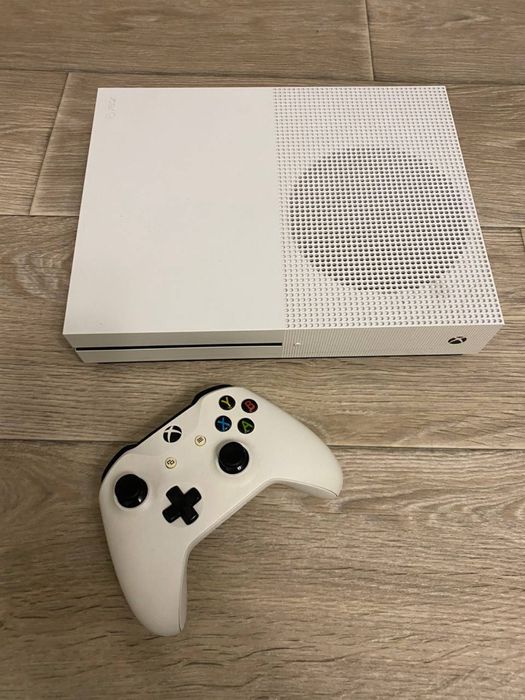 Продам консоль Xbox One S 1 Tb
