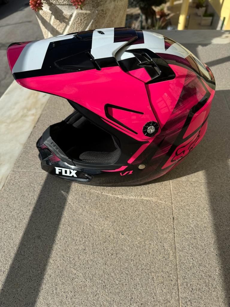 Capacete Fox como novo.  Tamanho criança 49/50