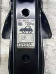 toyota yaris podnosnik orginał