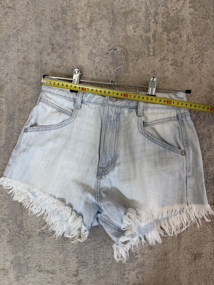 Шорти stradivarius 36