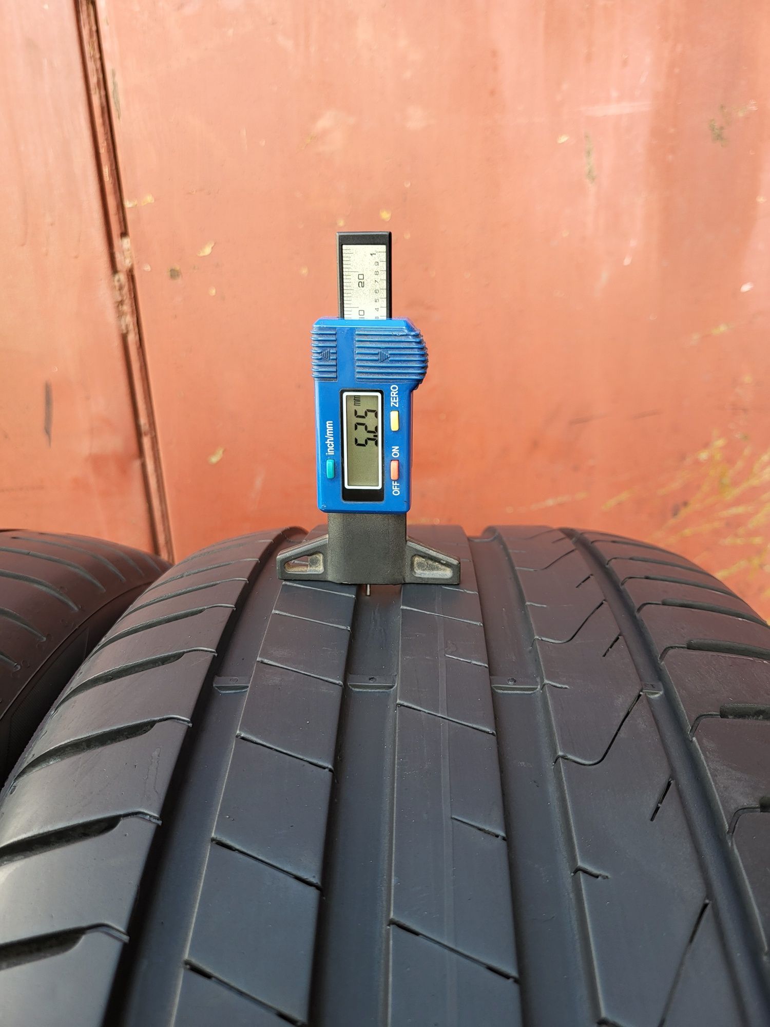 255/40/18 R18 Pirelli Cinturato P7 2шт ціна за 1шт літо шини