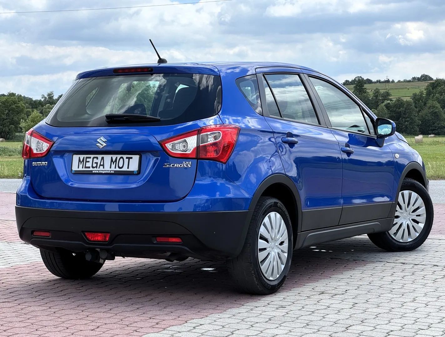 Suzuki SX4 S-Cross lekko uszkodzony z Belgii