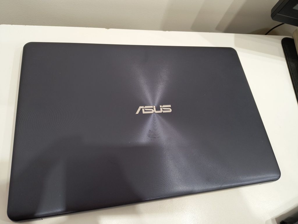 Laptop Asus i5-7200U 2,5GHz, 8GB RAM, 512GB SSD
