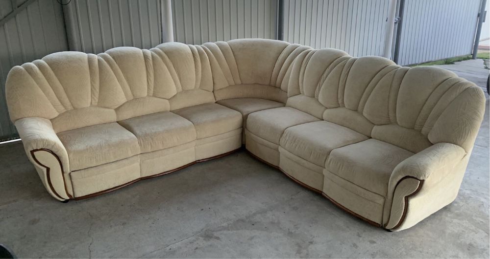 Диван кутовий з спальним місцем