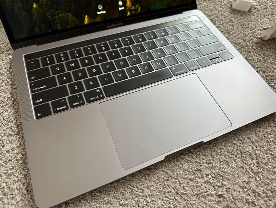 Laptop MacBook Pro 13.3 TouchBar + Apple magic mouse 2