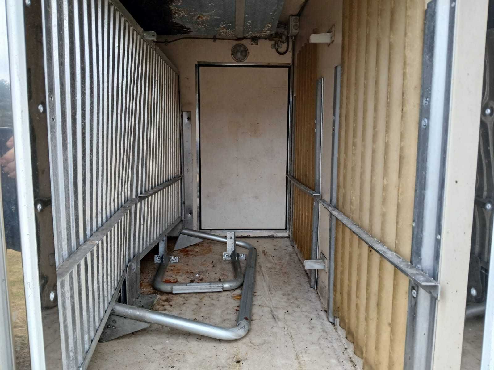 Zabudowa kontener chłodnia / mroźnia - 6 drzwi - drzwi z obu stron