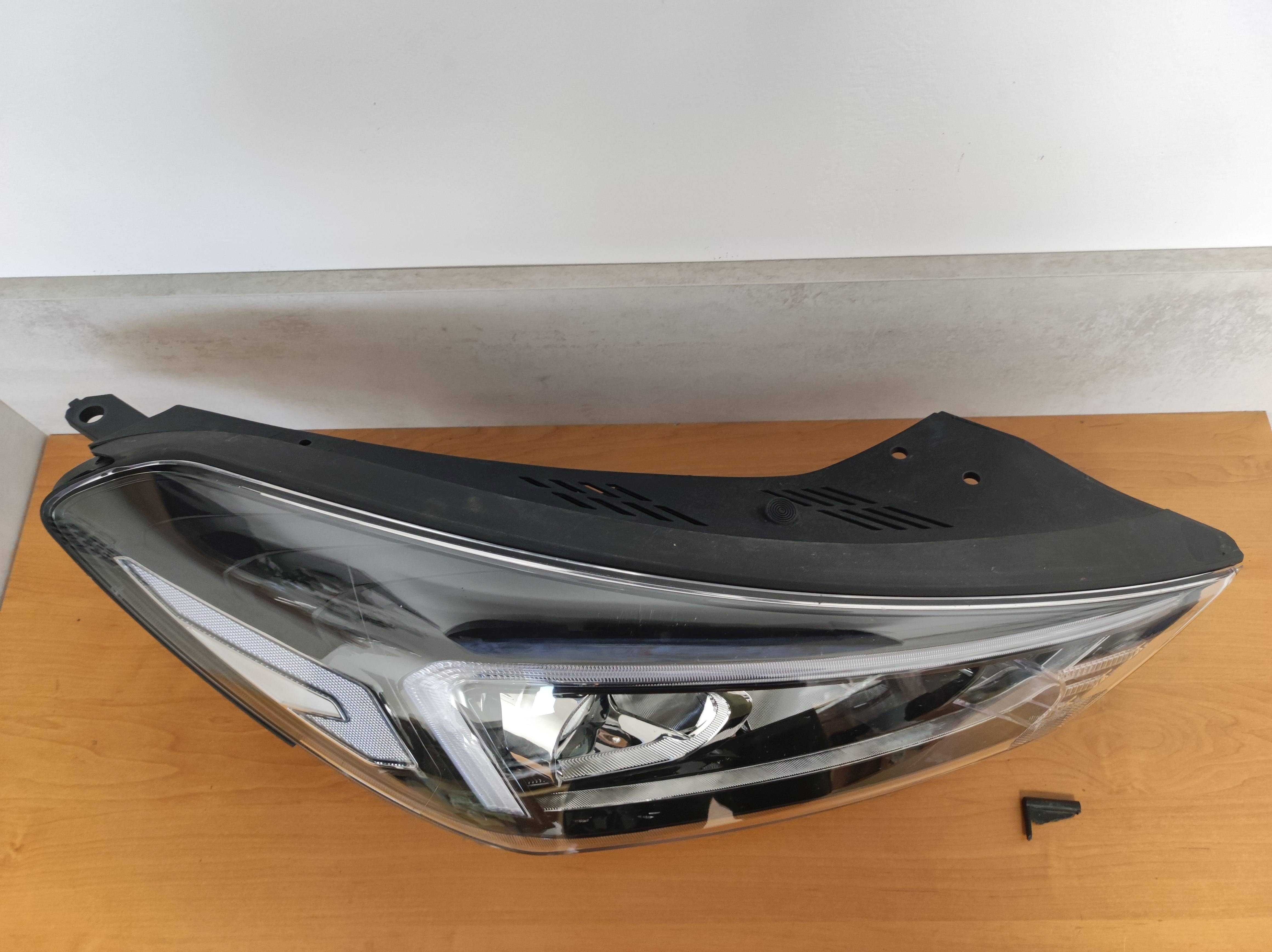 Hyundai Tucson III Reflektor prawy OE 92102D7600 R40