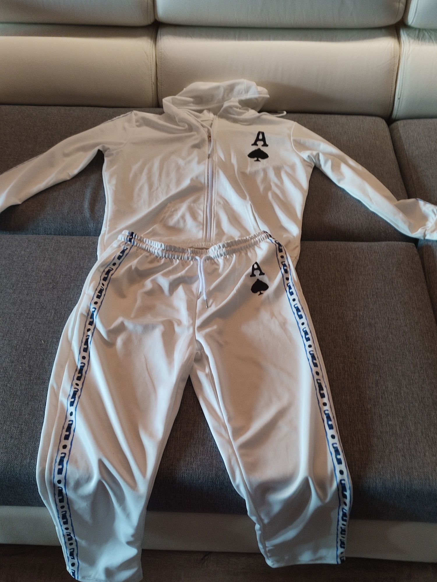 Biały dres sportowy unisex