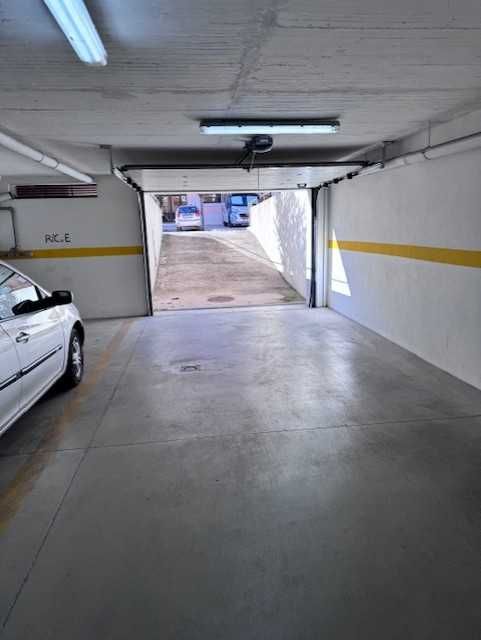 Aluga-se parqueamento (ideal para Moto)