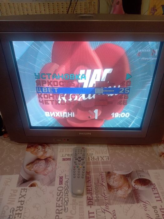 Телевизор и крепление на стену PHILIPS 21"