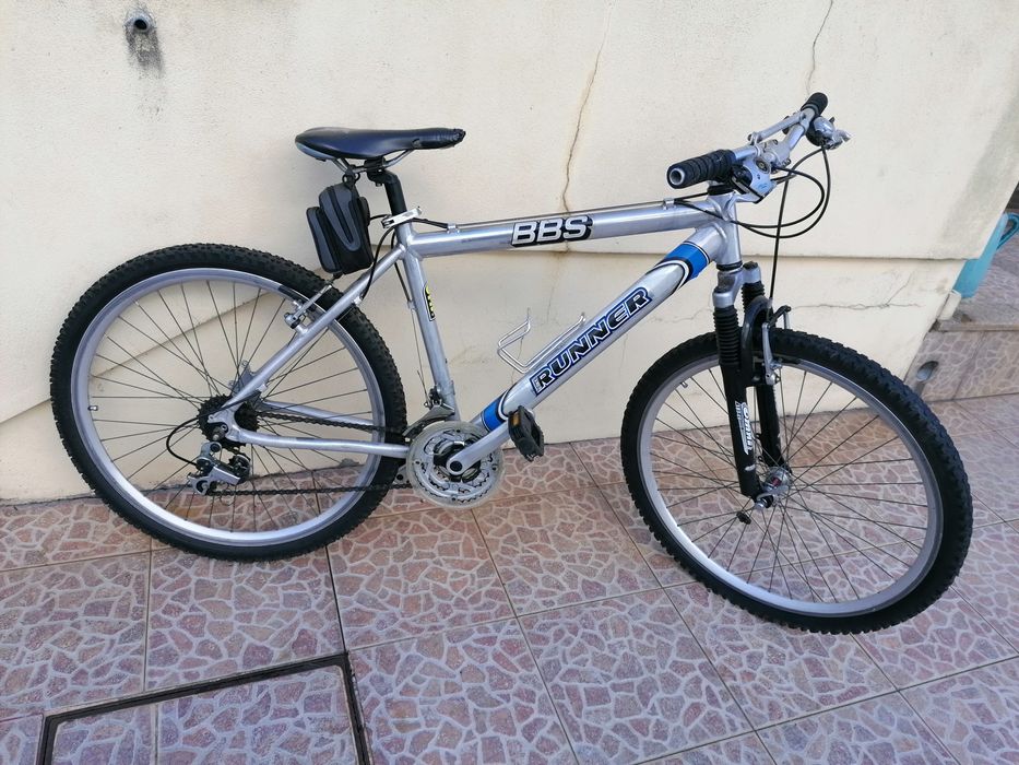 Vendo bicicleta roda 26 marca bike runner shimano como nova
