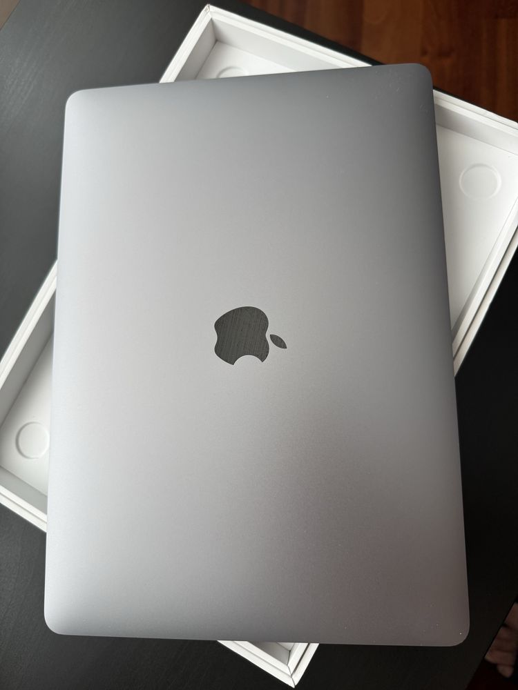 Apple Macbook Air M1 13,3 " 2022 8 GB/256 GB szary Stan Idealny !!!
