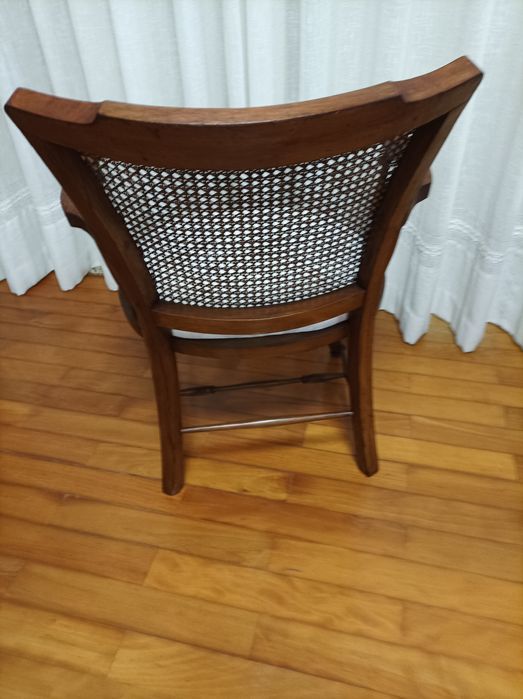 Cadeirão antigo restaurado estilo D Maria