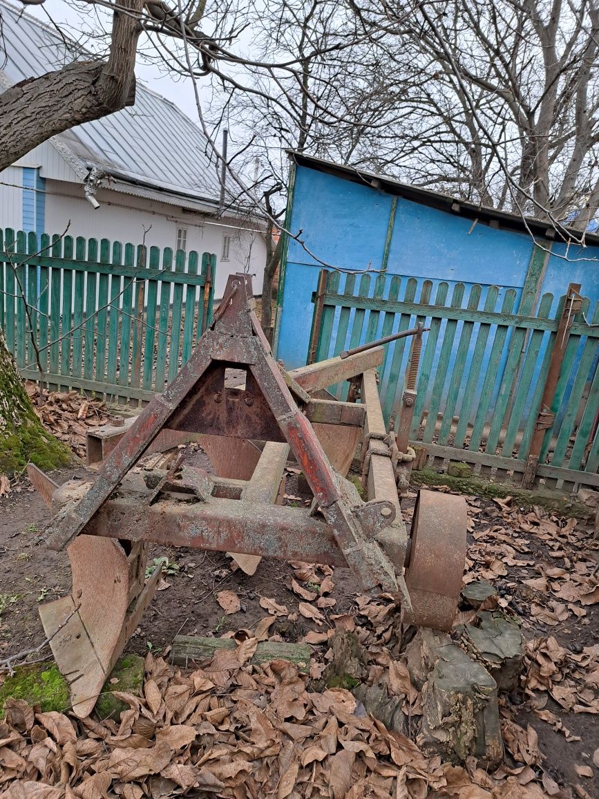 Продам 3 корпусний плуг