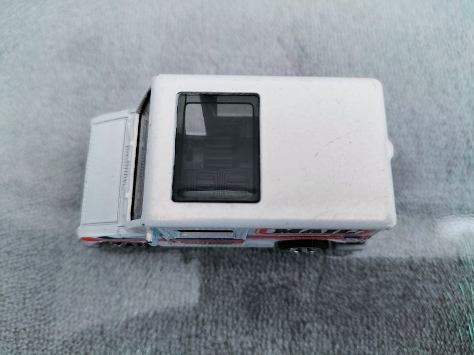 Matchbox MB993 Ciężarówka dostawcza Delivery Service Truck 1:88 Mattel