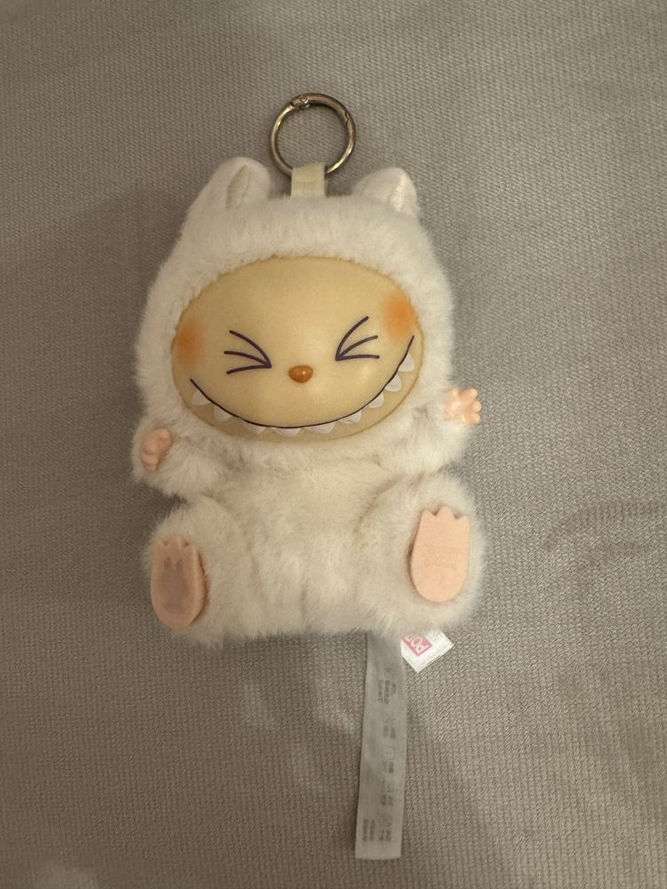 Labubu Lafufu The Monsters Sisi kremowy maskotka wysokość 14,5cm.