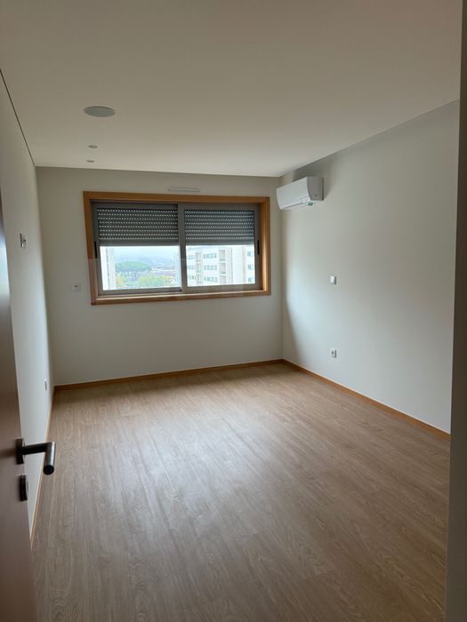Apartamento T2 (Passionistas) Novo, último andar para arrendamento