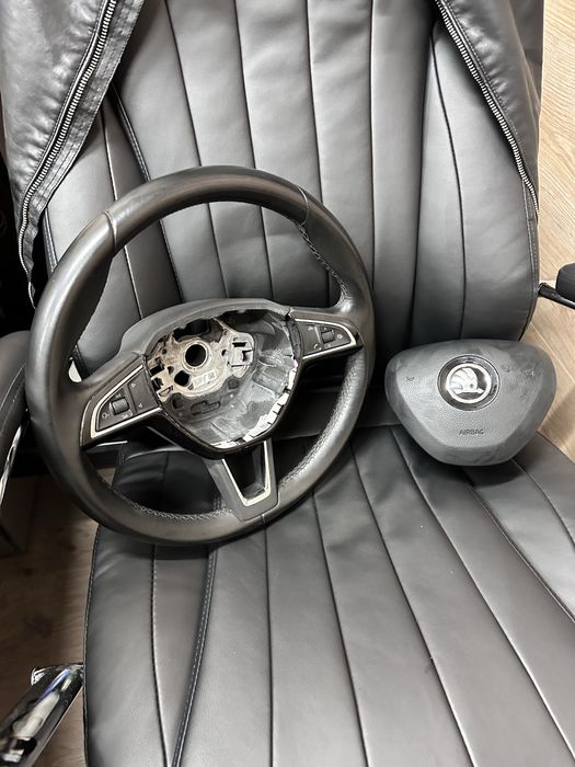 Кермо Skoda Octavia A7 3V0419091AR з кнопками, шкіряне, відмінний стан