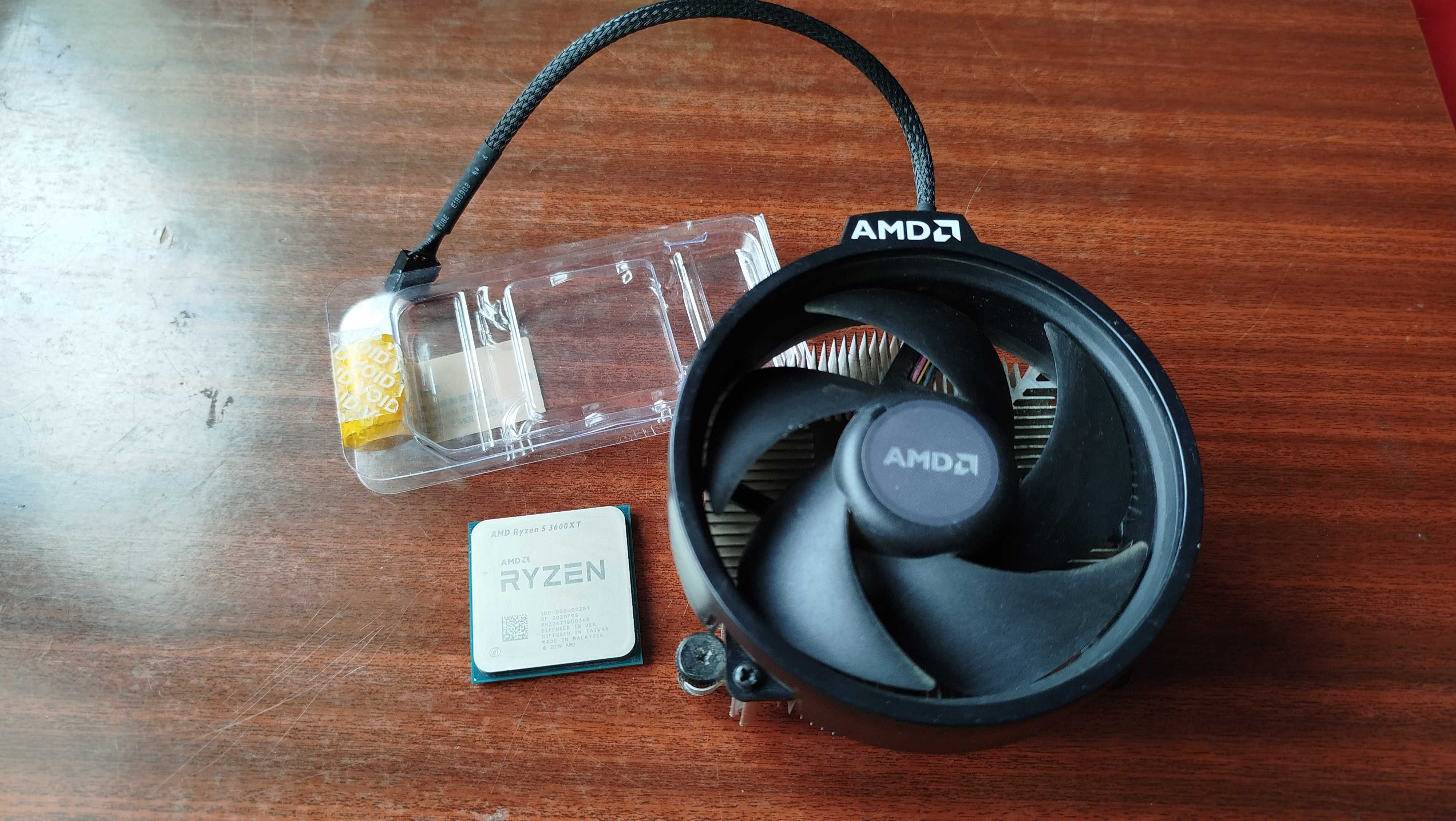 Процесор AMD Ryzen 5 3600XT + Оригінальний кулер Wraith Spire
