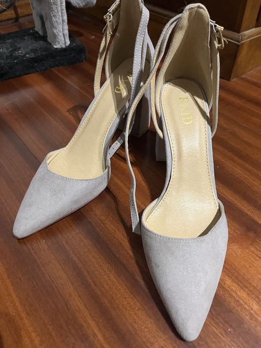 Sapatos, cinzento, saltos