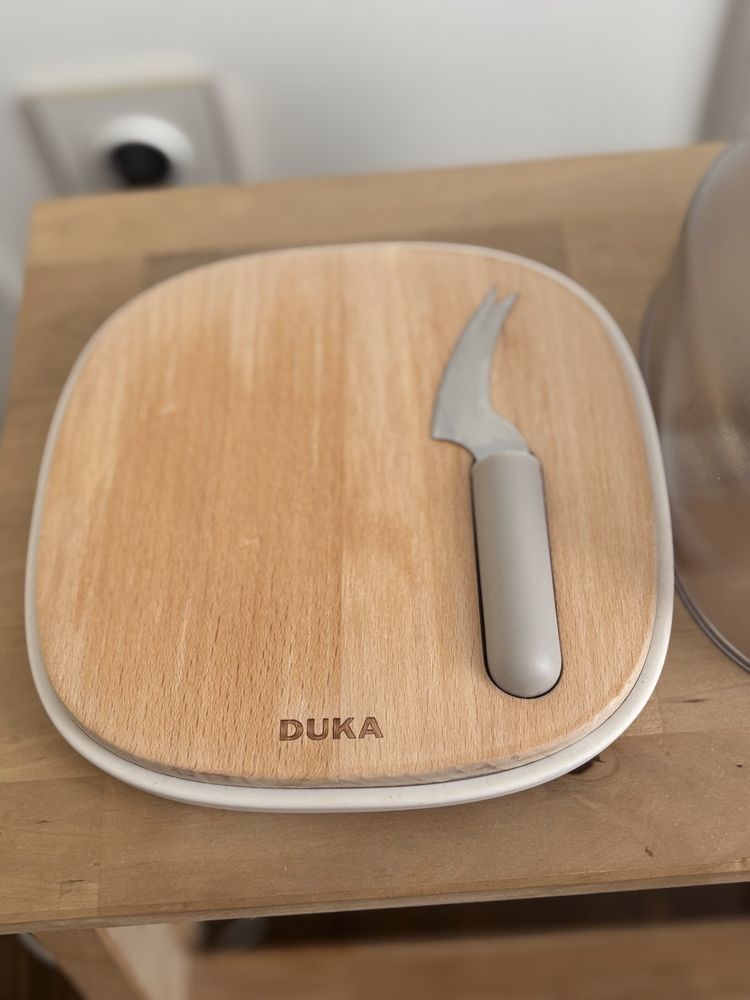 Pojemnik na ser do przechowywania z nozem Duka