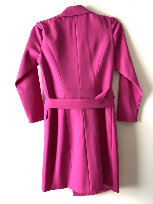 Lalous sukienka marynarkowa dwurzędowa fuksja pasek plaszczyk