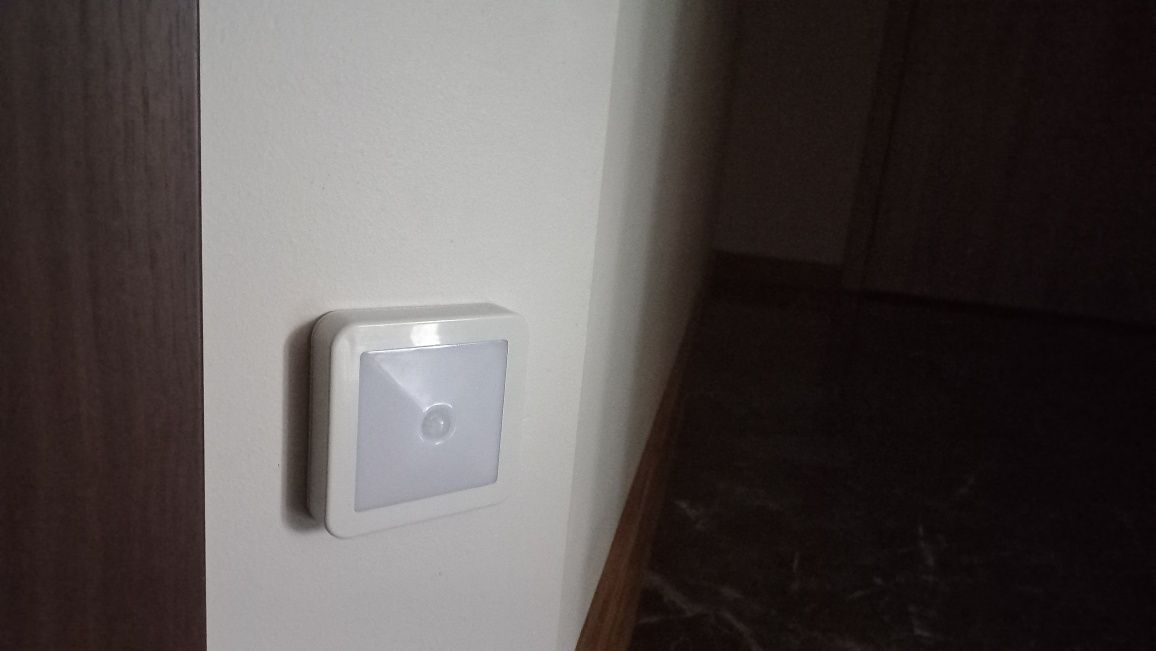 Lampy LED z czujnikiem ruchu - 2 szt. na baterie