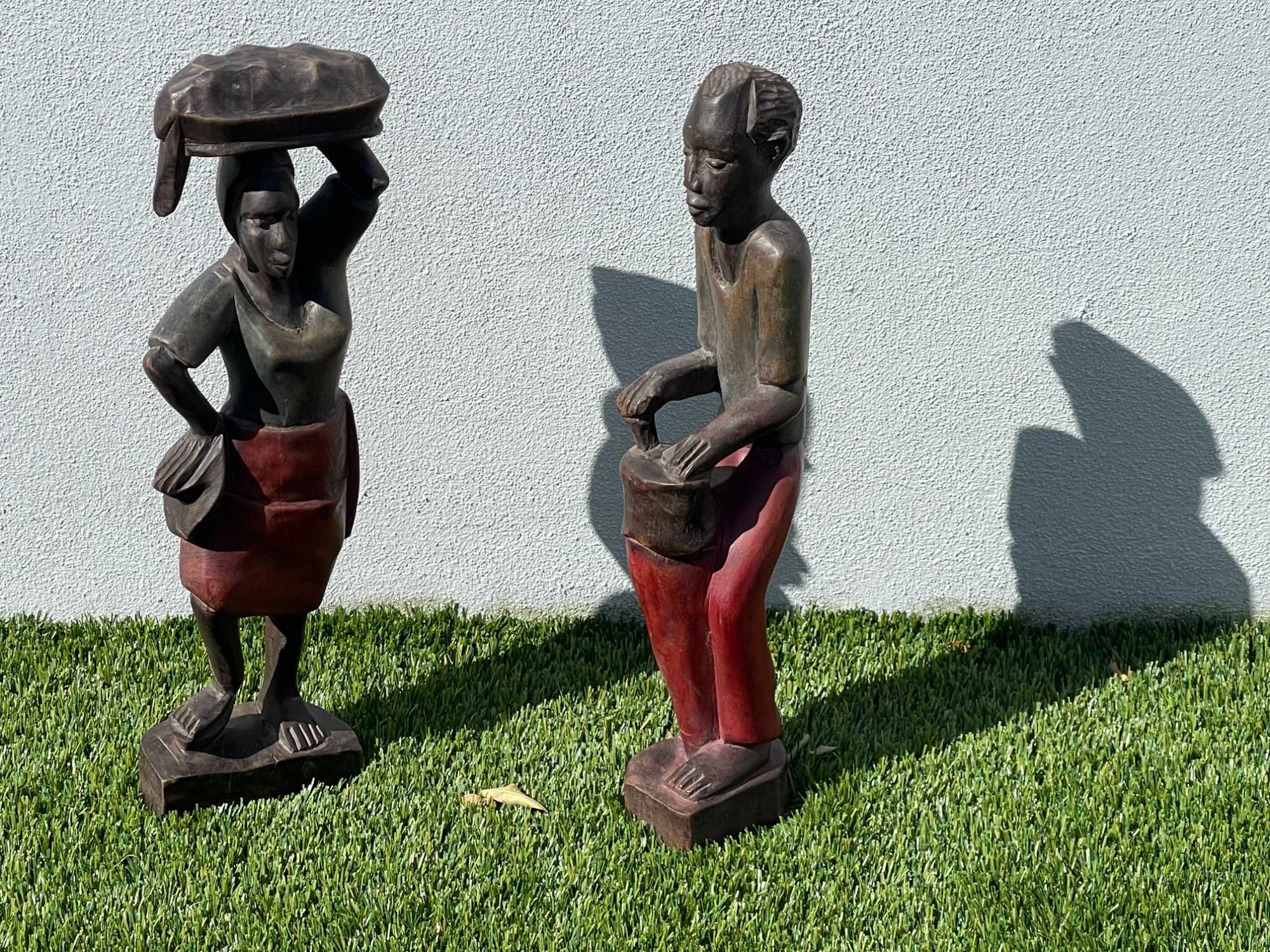 Arte em madeira - Esculturas homem e mulher