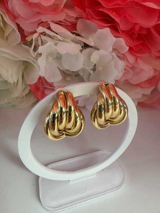 Klipsy plecione gładkie w kolorze złotym c22