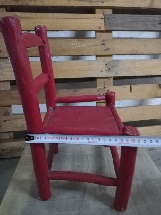 Mini cadeira de madeira