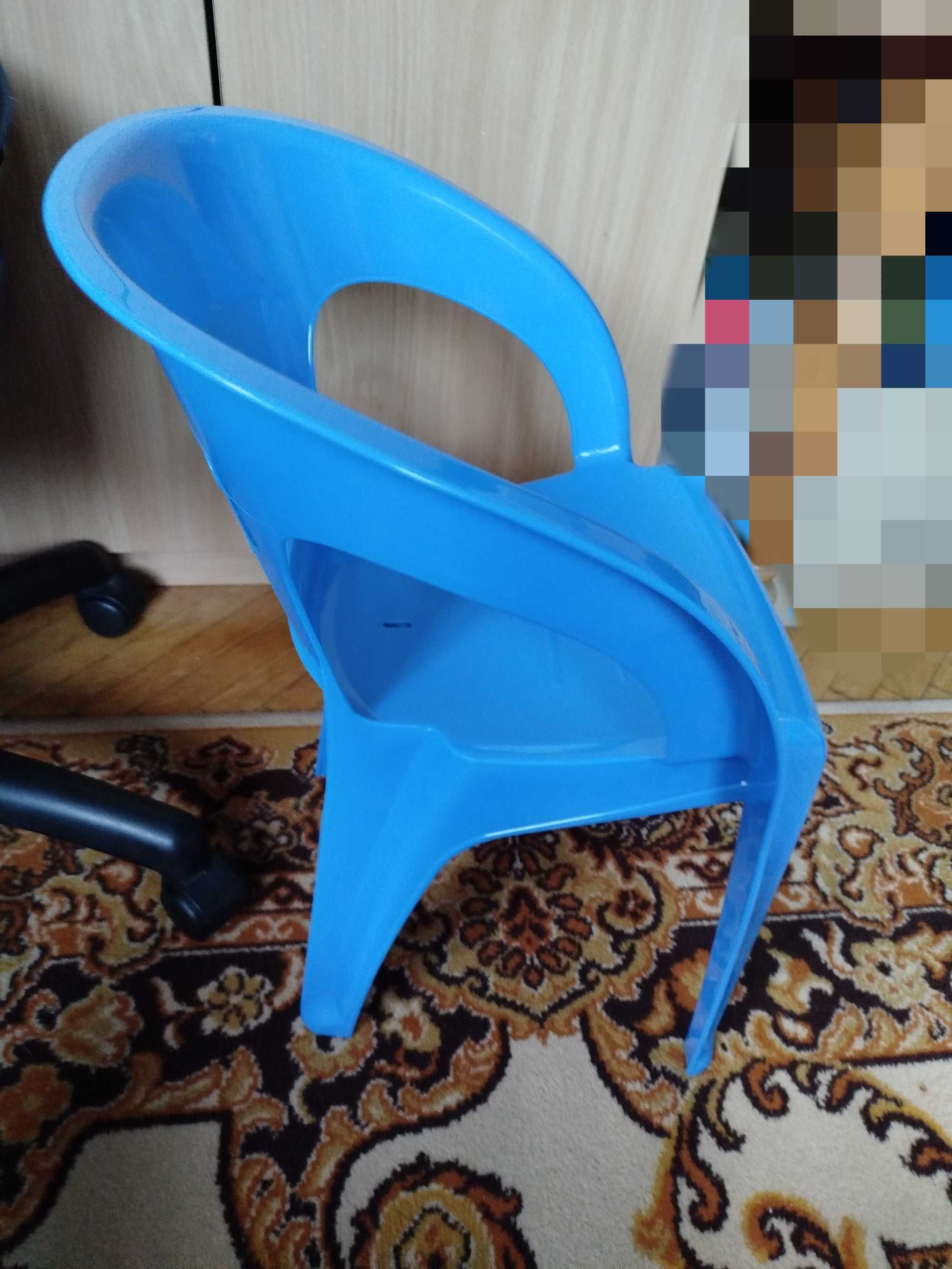 Sprzedam dziecięce krzesełko plastikowe – kolor niebieski