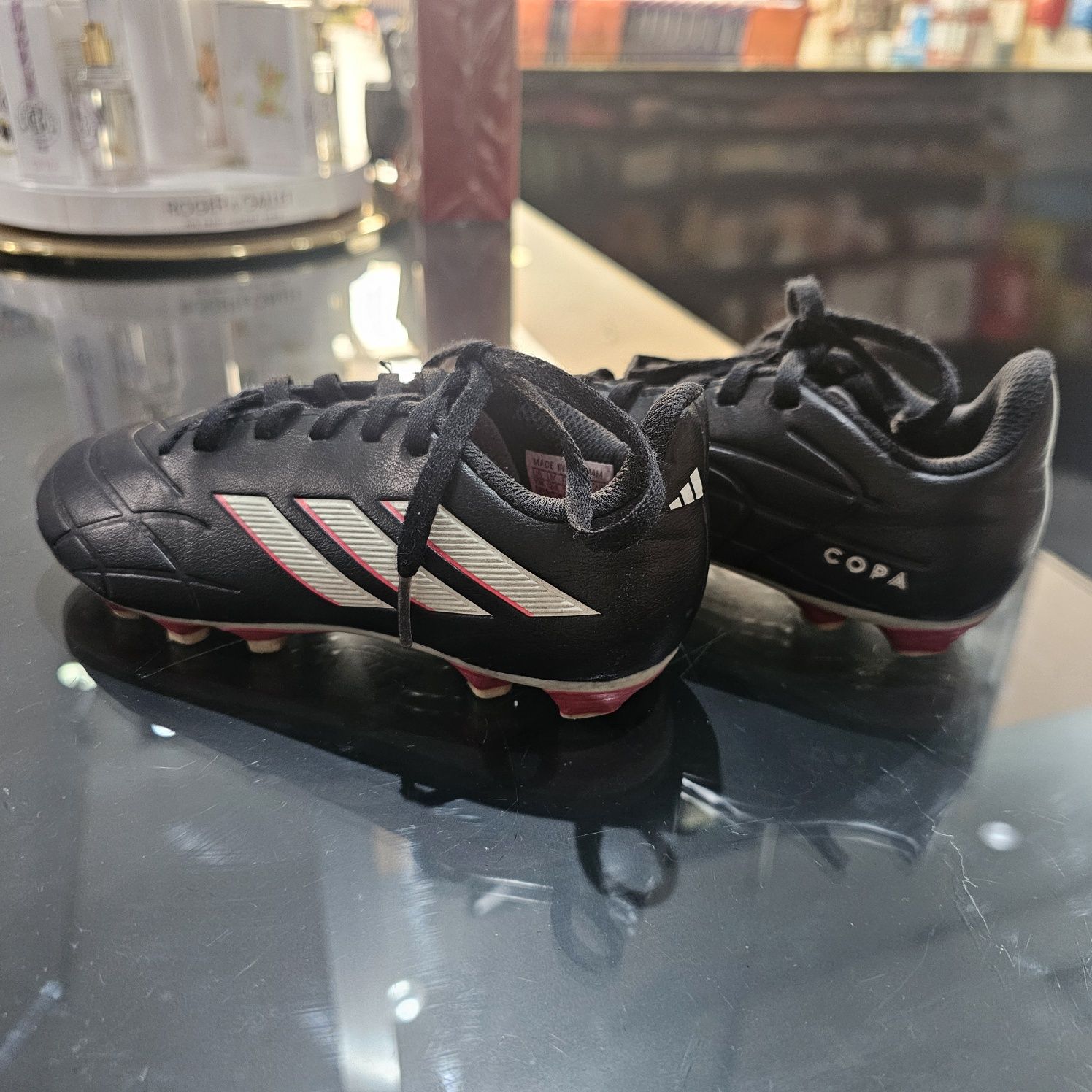 Chuteira Adidas tamanho 31