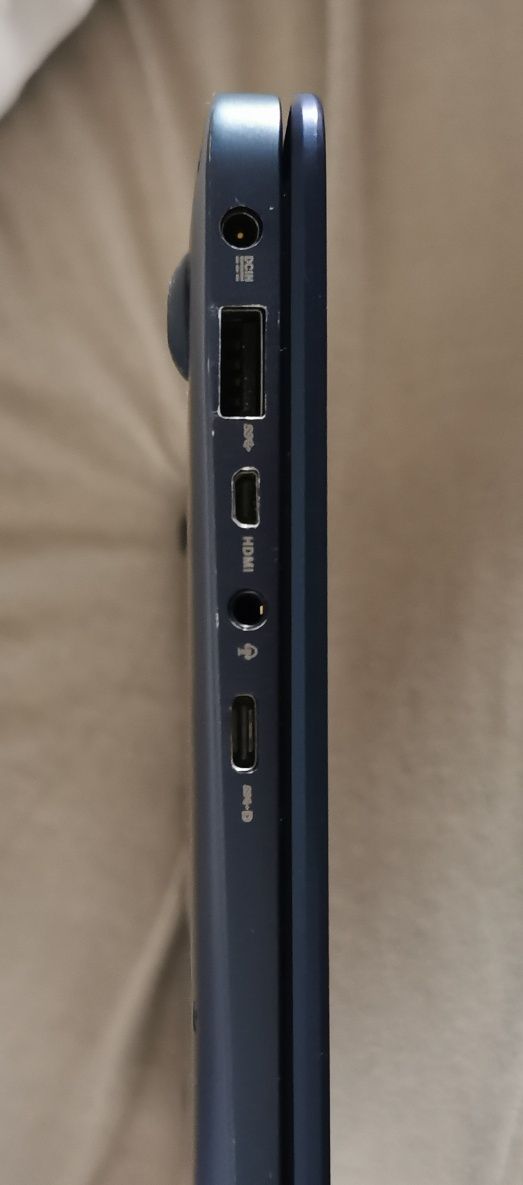 Portátil Asus Laptop UX430UA 8GB Ram , i5 8250 CPU intel, 256gb SSD