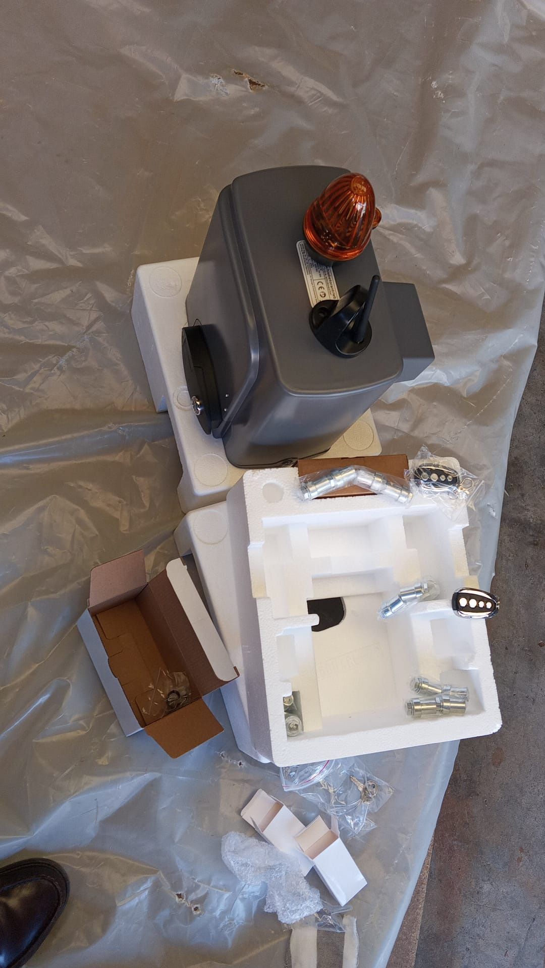 Motores FF EUROPE para portões. Com capacidade de 600kg. NOVOS