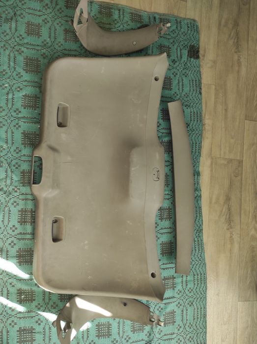 Обшивка крышки багажника Рено Сценик 2