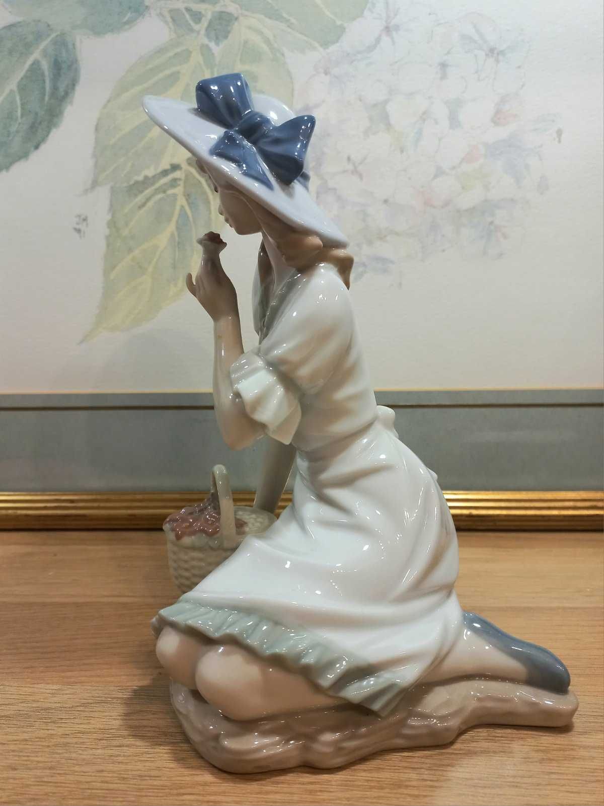 Очень красивая Статуэтка  NAO Lladro в идеальном состоянии.