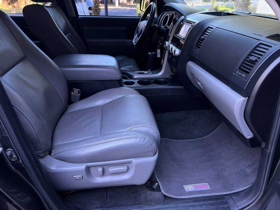 Toyota Sequoia 2016
