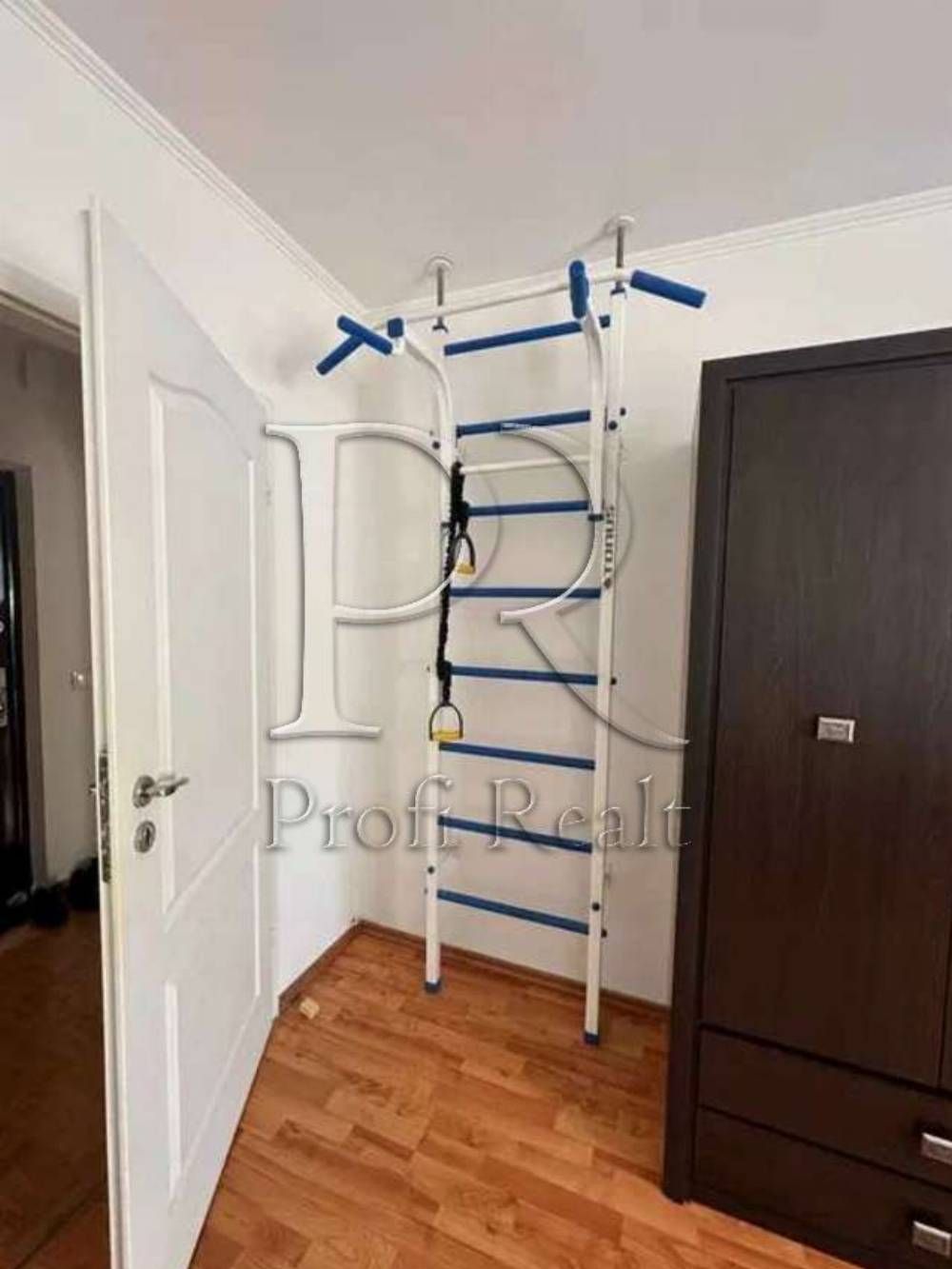Продаж 2 кімн. квартири з ремонтом та технікою