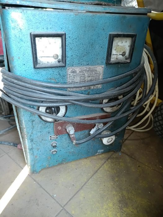 Prostownik rozruch matka Bester  230v