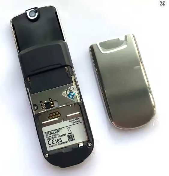 Культовий мобільний телефон слайдер Nokia 8800, родом з 2005 року