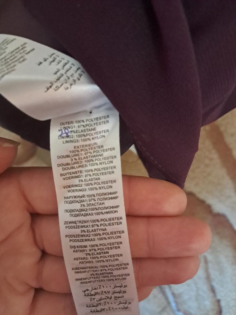 Sukienka w kolorze śliwkowym na wesele