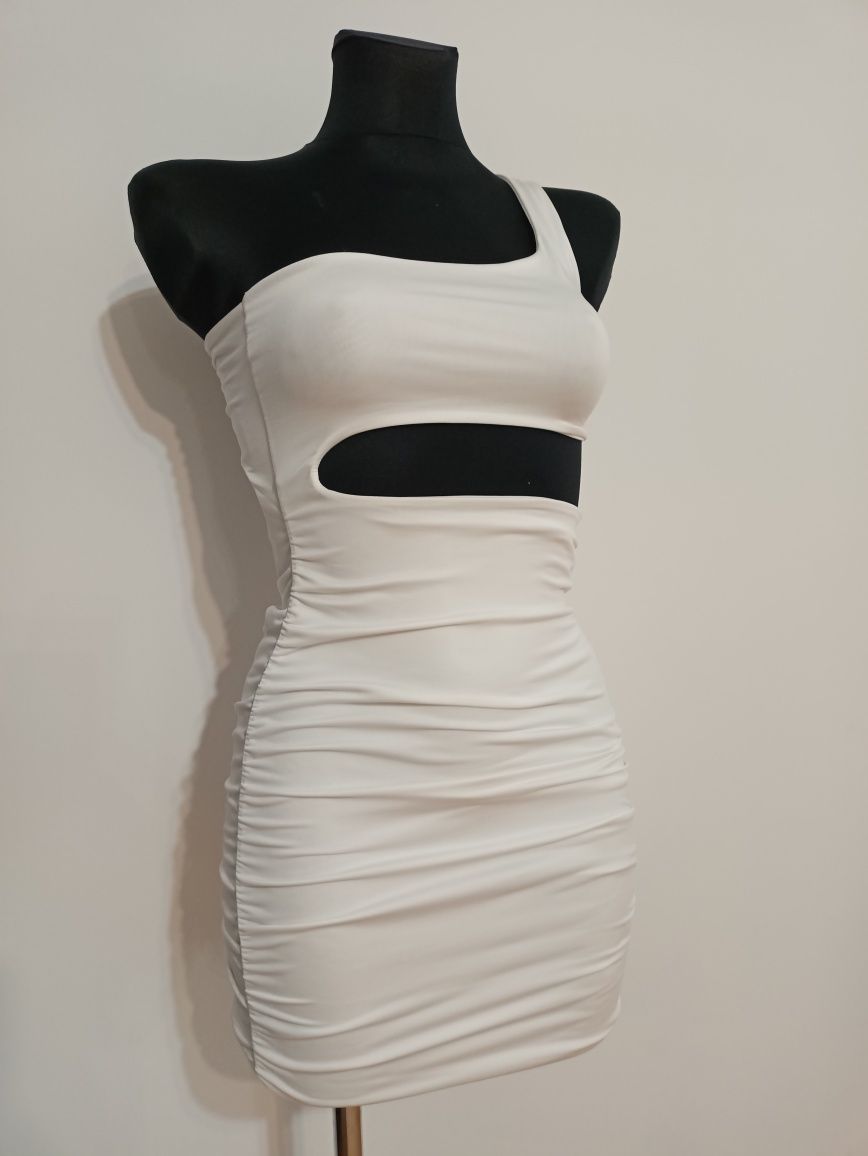 Biała marszczona asymetryczna sukienka